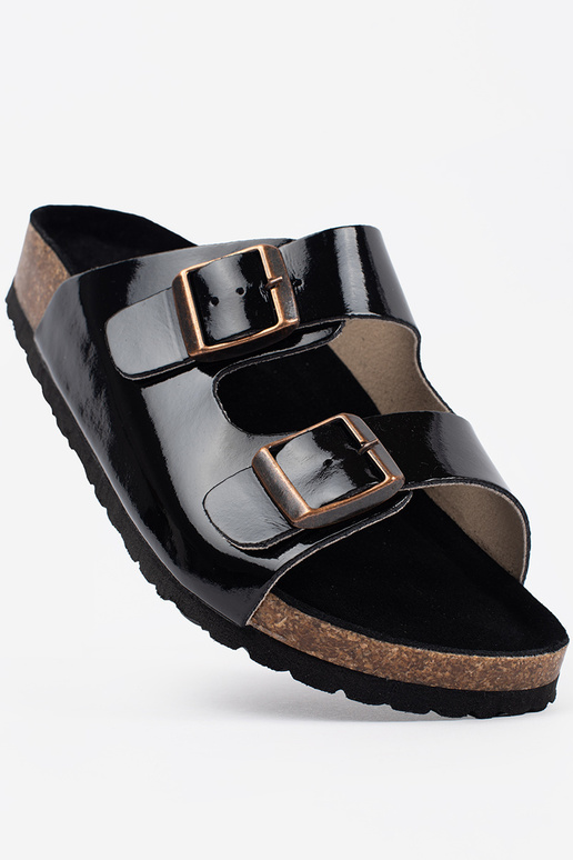 Schwarze Pantoletten auf flachem Fußbett Schwarze Pantoletten auf flachem Fußbett