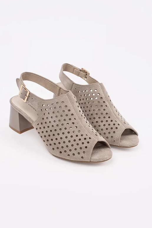 sandalen in Sandfarbe mit Absatz aus...