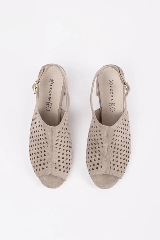 sandalen in Sandfarbe mit Absatz aus...