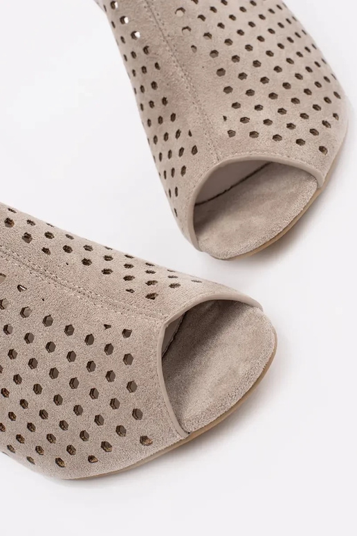 sandalen in Sandfarbe mit Absatz aus...