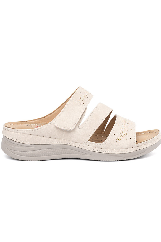 Pantoletten auf niedriger Plattform...