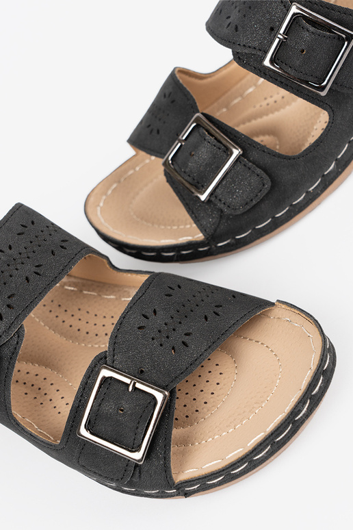 Sandaletten auf niedriger Plattform...