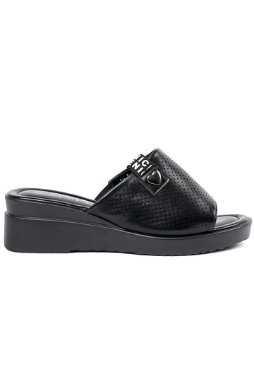 Luftige Pantoletten mit...