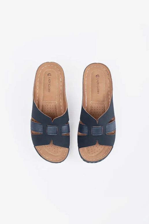 Bequeme Schlapfen mit niedrigem Keil... Bequeme Schlapfen mit niedrigem Keil...