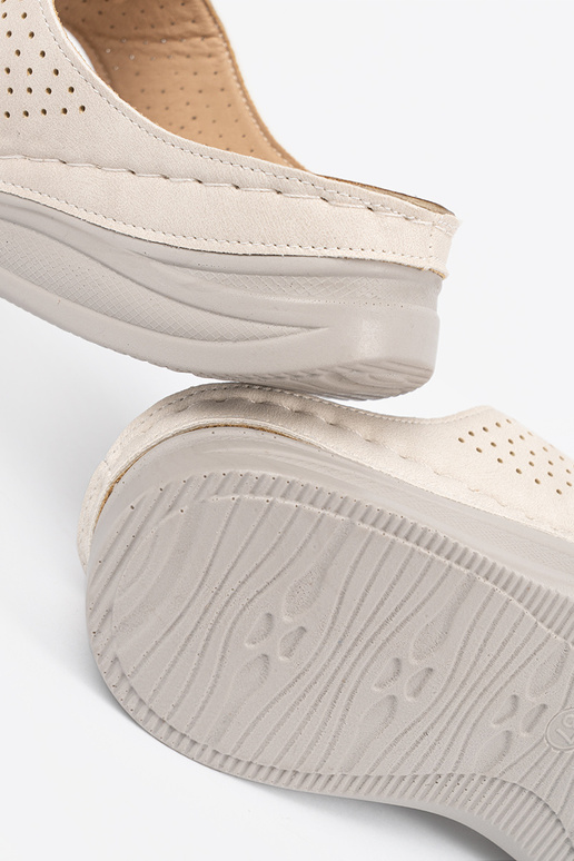 Bequeme Pantoletten mit Ausstattungen...