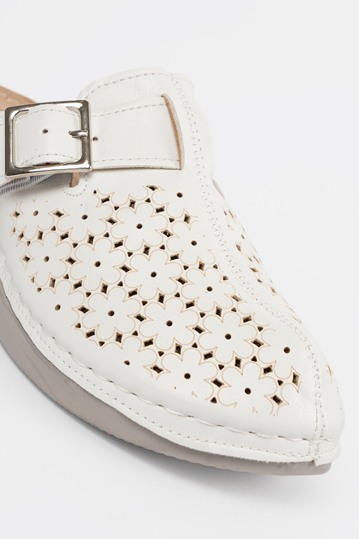 Pantoletten mit geschlossenen Zehen...