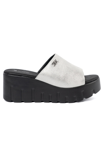 Pantoletten mit schwarzem...