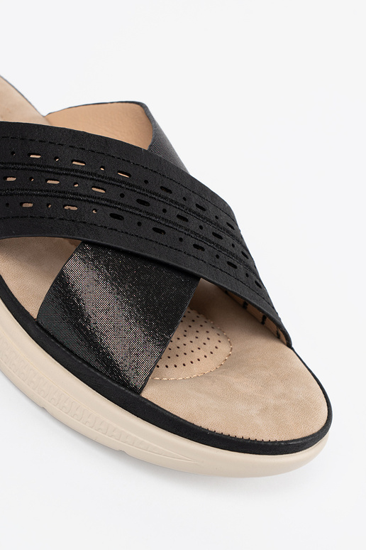 Pantoletten mit Plateau in Schwarz Pantoletten mit Plateau in Schwarz