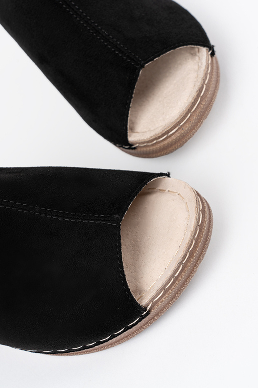 Damen Pantoletten mit Plateau in Schwarz Damen Pantoletten mit Plateau in Schwarz