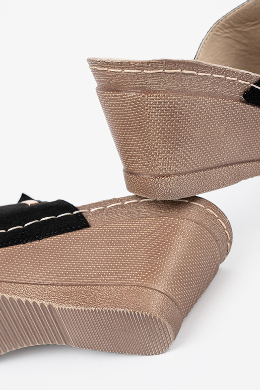 Damen Pantoletten mit Plateau in Schwarz Damen Pantoletten mit Plateau in Schwarz