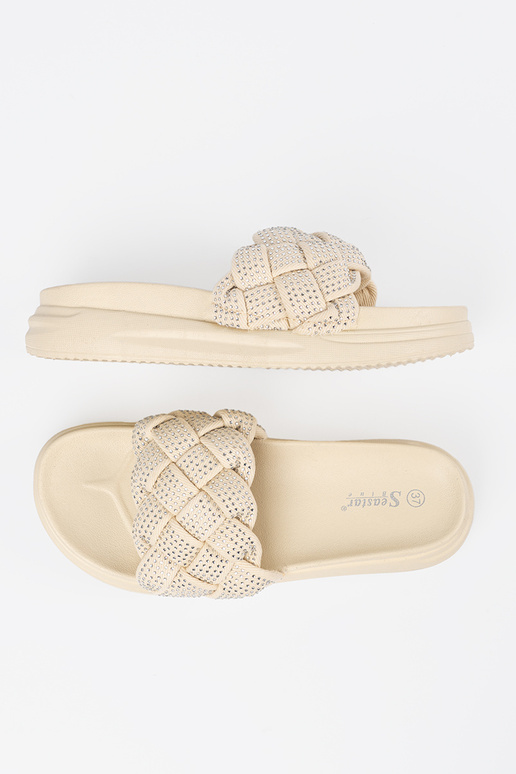 Schuhe mit Kristallen in leuchtendem... Schuhe mit Kristallen in leuchtendem...