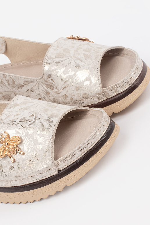 Elfenbeinfarbene Sandalen mit Plateau... Elfenbeinfarbene Sandalen mit Plateau...