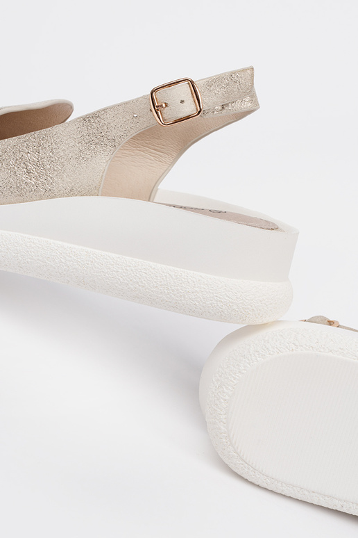 Bequeme Sandalen für Damen in Goldfarbe Bequeme Sandalen für Damen in Goldfarbe