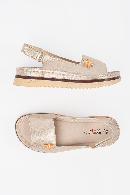 Goldfarbene Sandalen mit Plateau und... Goldfarbene Sandalen mit Plateau und...