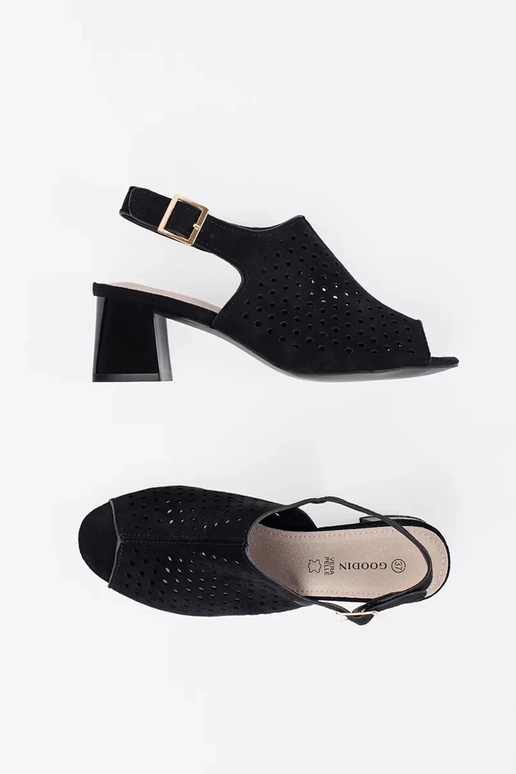 schwarze Sandalen mit Absatz aus...