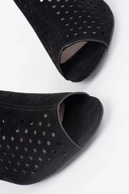 schwarze Sandalen mit Absatz aus...