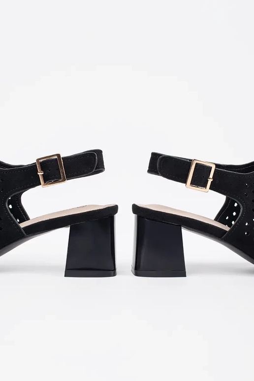 schwarze Sandalen mit Absatz aus...