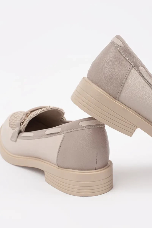 elfenbeinfarbene Mokassins mit... elfenbeinfarbene Mokassins mit...