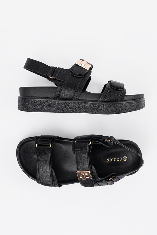 Schwarze elegante Sandalen mit Plattform Schwarze elegante Sandalen mit Plattform