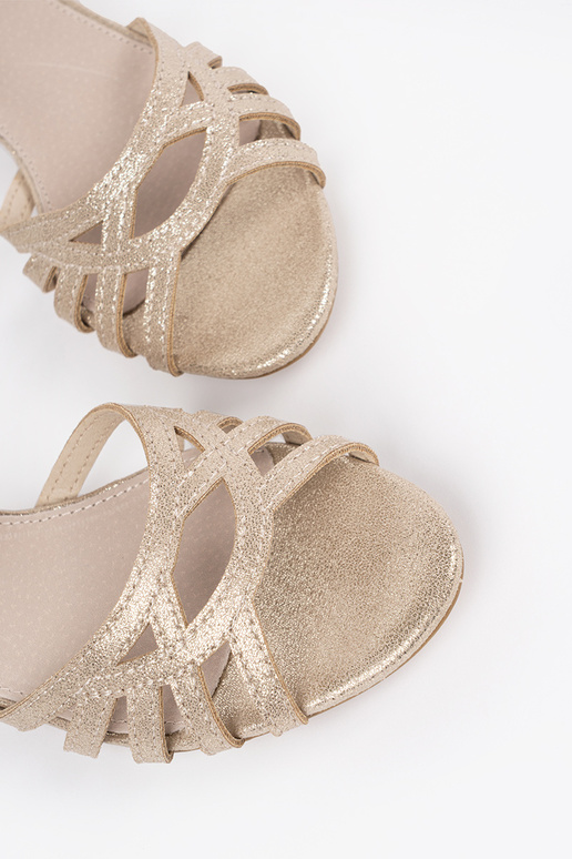 Sandalen in goldener Farbe