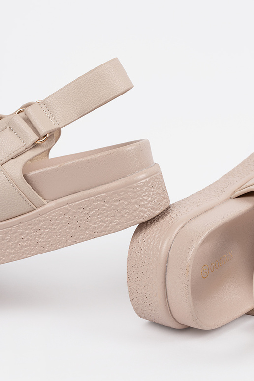 Sandalen in sandfarben mit Plattform Sandalen in sandfarben mit Plattform