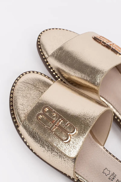 goldene Damenflipflops mit flachem... goldene Damenflipflops mit flachem...