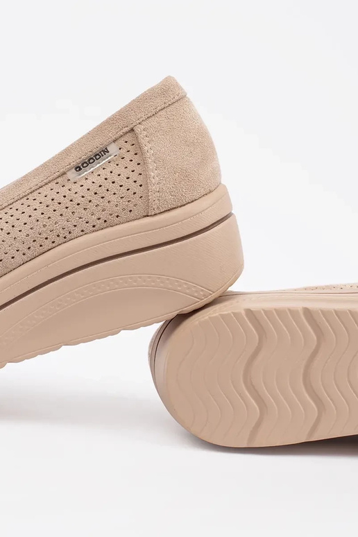 sandfarbene Mokassins mit dicker Sohle