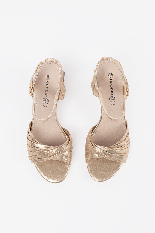 Elegante Sandalen in Gold auf... Elegante Sandalen in Gold auf...