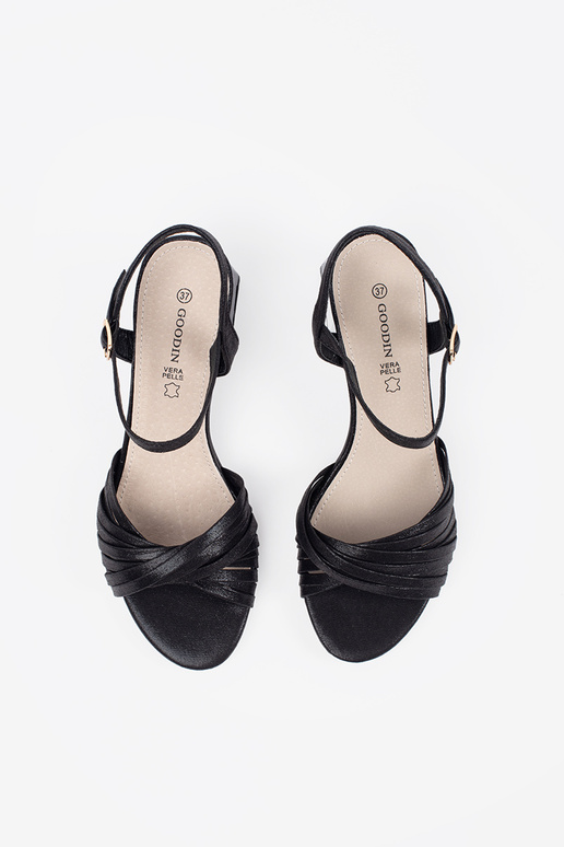 Elegante Sandalen in Schwarz auf...