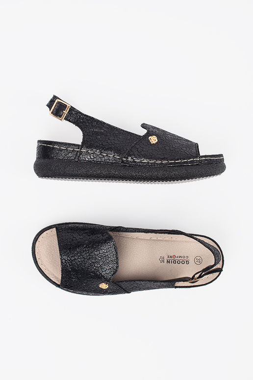 Sandfarbene durchbrochene Mokassins