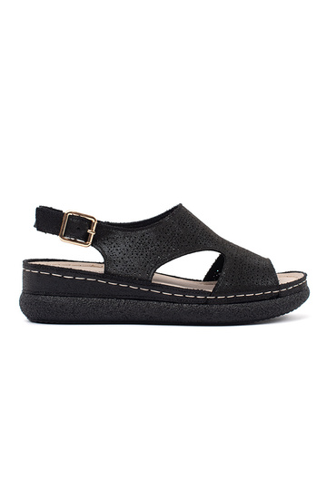 Schwarze Sandalen auf...