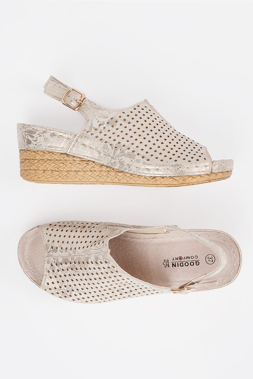 Sandalen in sandfarbener Farbe Sandalen in sandfarbener Farbe