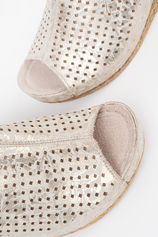 Sandalen in sandfarbener Farbe Sandalen in sandfarbener Farbe