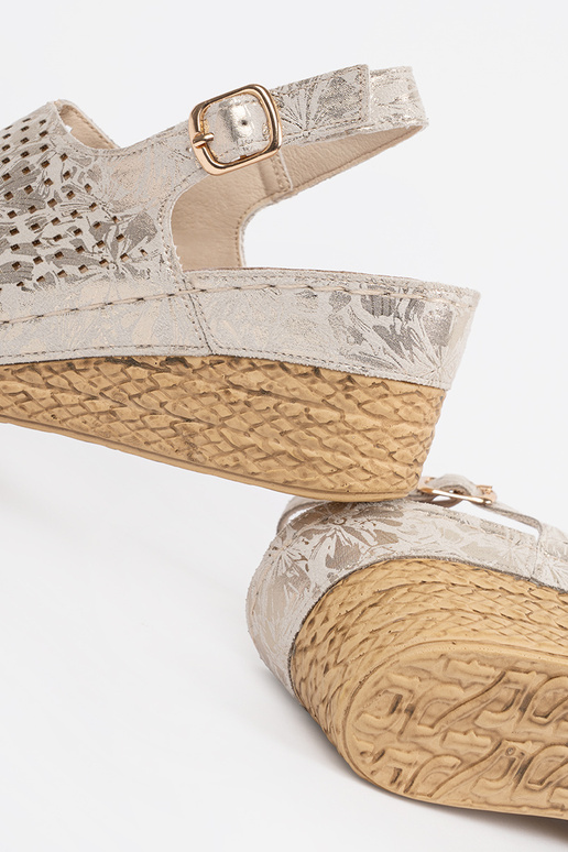 Sandalen in sandfarbener Farbe Sandalen in sandfarbener Farbe