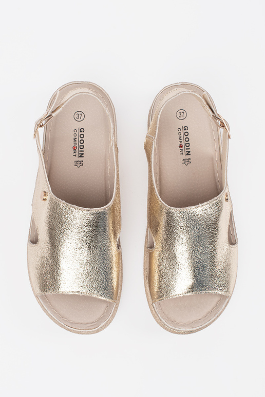 goldfarbene flache Sandalen mit Schnalle