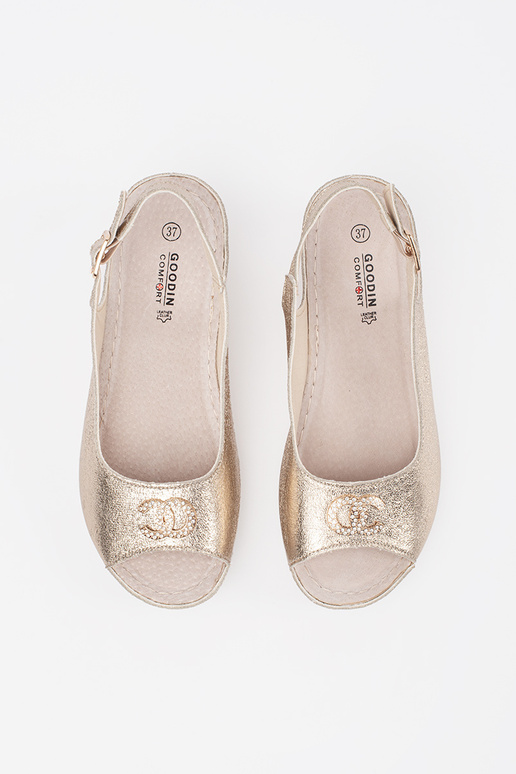 Goldfarbene Sandalen auf Keil mit... Goldfarbene Sandalen auf Keil mit...