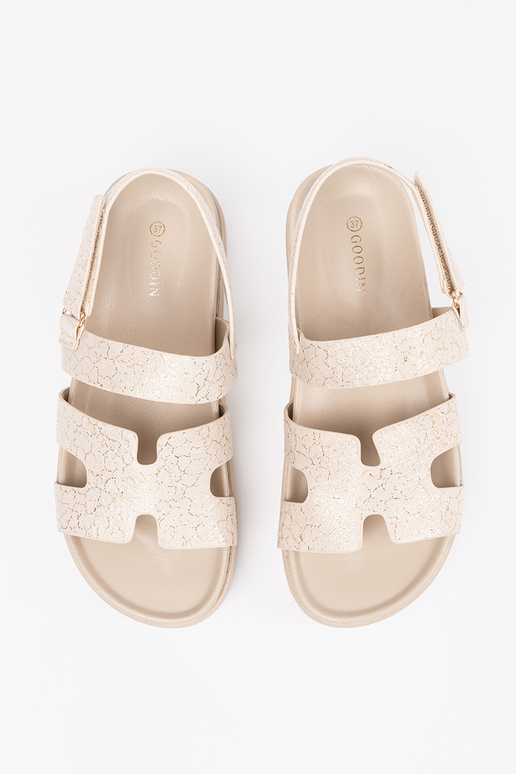 Klassische Sandalen mit Plattform in... Klassische Sandalen mit Plattform in...