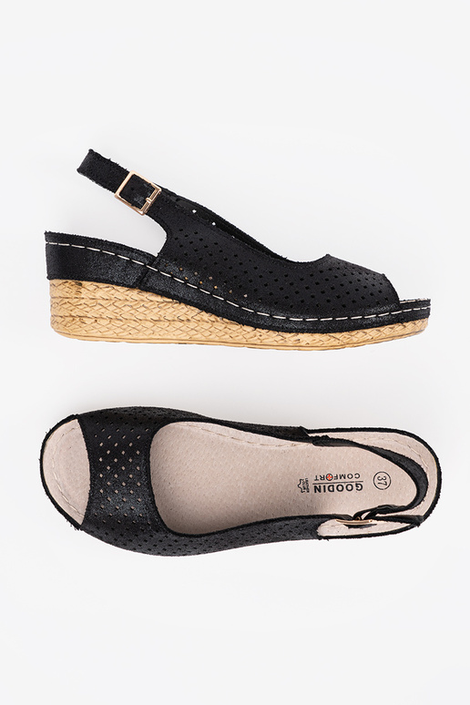 Schwarze durchbrochene Sandalen