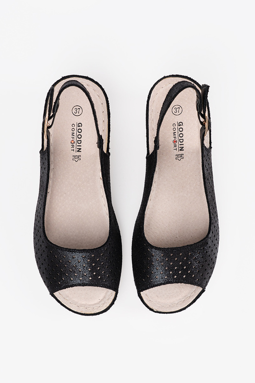 Schwarze durchbrochene Sandalen