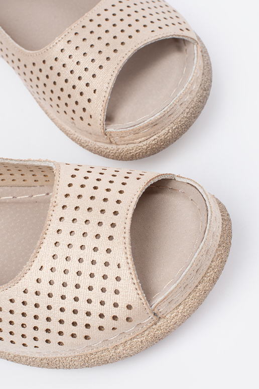 helle goldene bequeme Sandalen helle goldene bequeme Sandalen