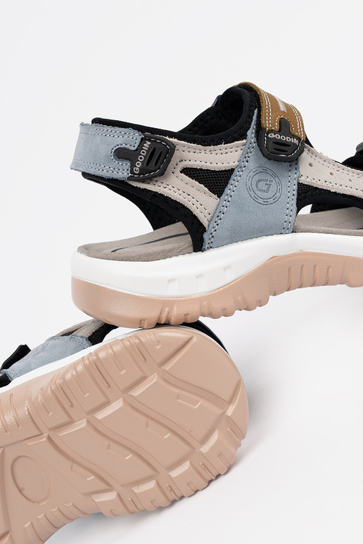 Sportliche Sandalen in verschiedenen...