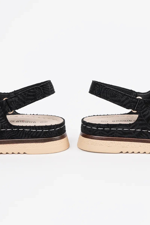 Schwarze Sandalen mit goldenen Elementen Schwarze Sandalen mit goldenen Elementen