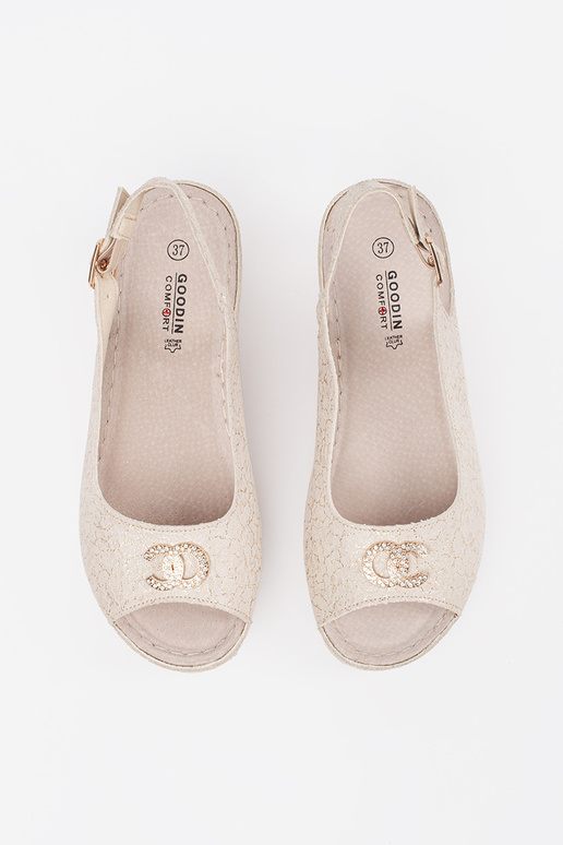 Beige Keilsandalen mit Schnalle