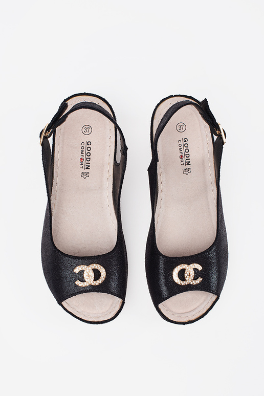 Schwarze Keilsandalen mit Schnalle Schwarze Keilsandalen mit Schnalle