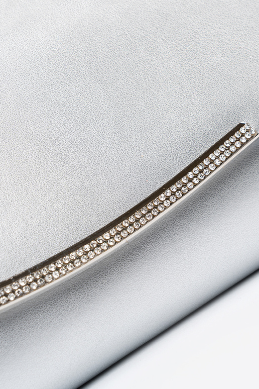 Silberfarbe Unterarmtasche mit einer...