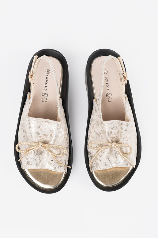 Elfenbeinfarbene Sandalen Elfenbeinfarbene Sandalen