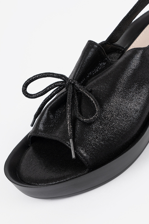 Schwarze Damen-Sandalen auf Plattform... Schwarze Damen-Sandalen auf Plattform...