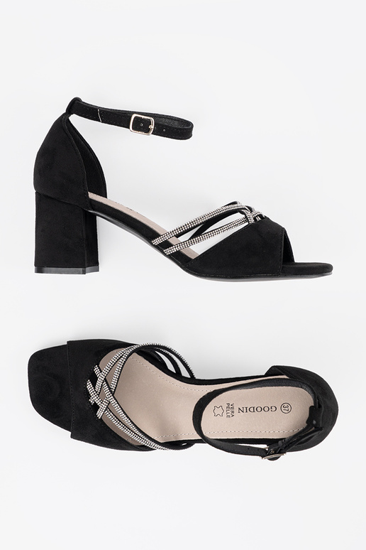 Schwarze Wildleder-Damen-Sandalen auf... Schwarze Wildleder-Damen-Sandalen auf...