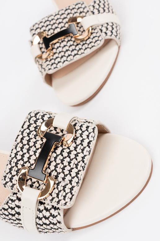 Damen weiße Sandalen auf mittelhohem... Damen weiße Sandalen auf mittelhohem...