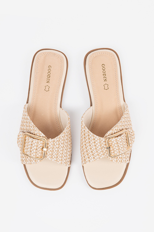 Sandfarbene Pantoletten mit Schnallen Sandfarbene Pantoletten mit Schnallen